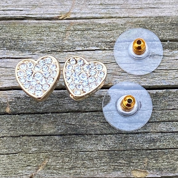 Crystal gold tone heart stud earrings - Picture 5 of 8